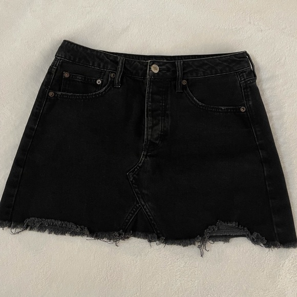 American Eagle Black Distressed Jean Skirt - Picture 4 of 8